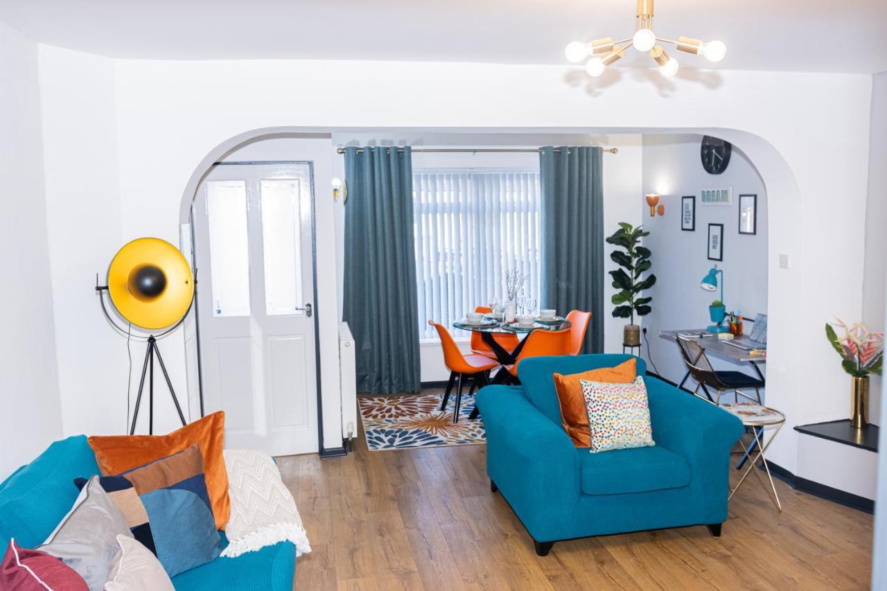 Td Stourb Dudley - Luxurious 3 Bedroom House - Sleeps 7 - Dy1 - Long And Short Stay Брайърли Хил Екстериор снимка