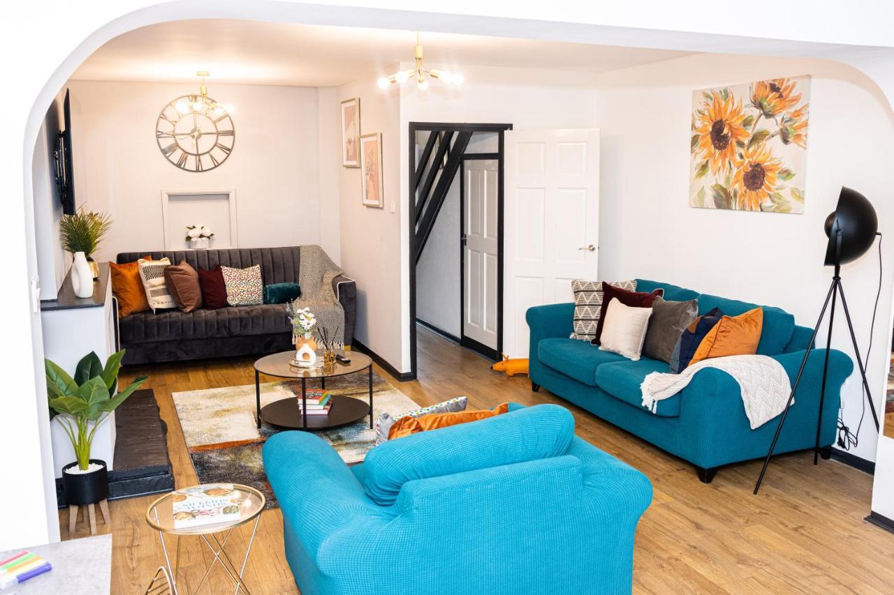 Td Stourb Dudley - Luxurious 3 Bedroom House - Sleeps 7 - Dy1 - Long And Short Stay Брайърли Хил Екстериор снимка